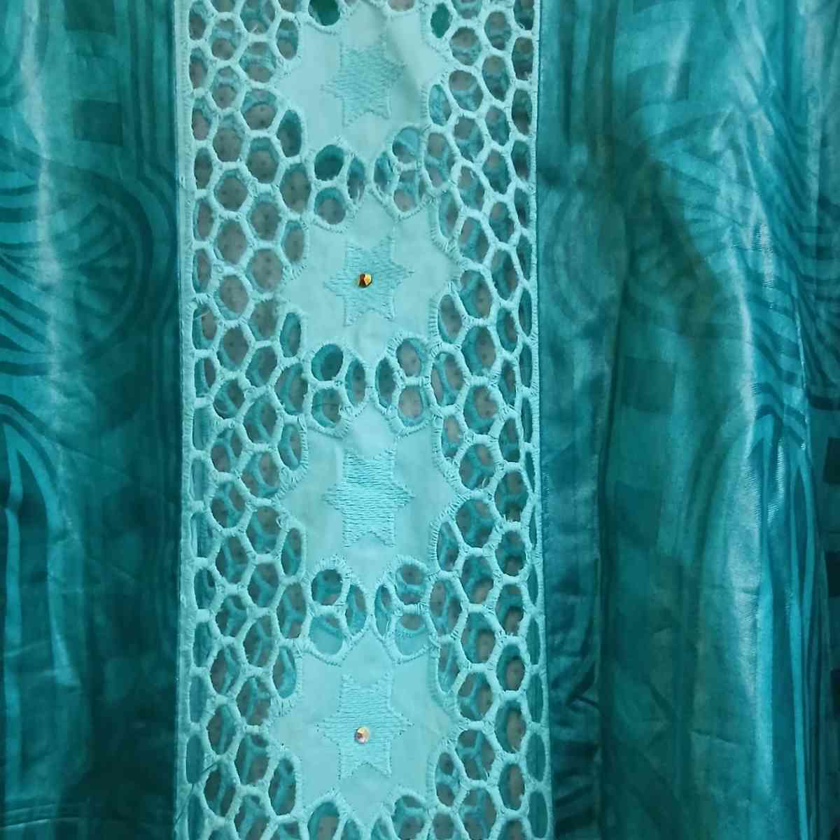 Boubou femme vert fonce bazin brodé, robe africaine élégante ample