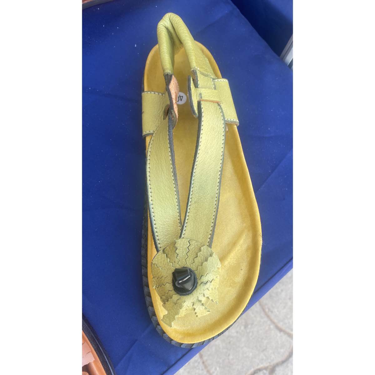 Sandale femme cuir artisanal vert jaune – confort et élégance estivale