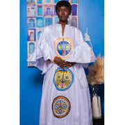 Boubou femme peint à la main robe africaine blanche élégante et chic