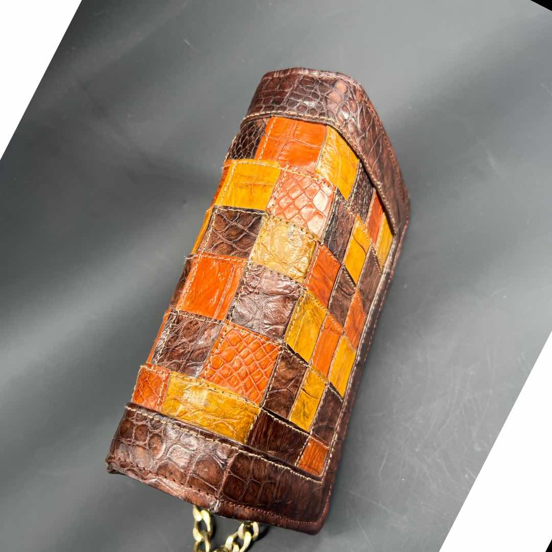 Sac à main cuir patchwork élégant, bandoulière chaîne dorée, style chic