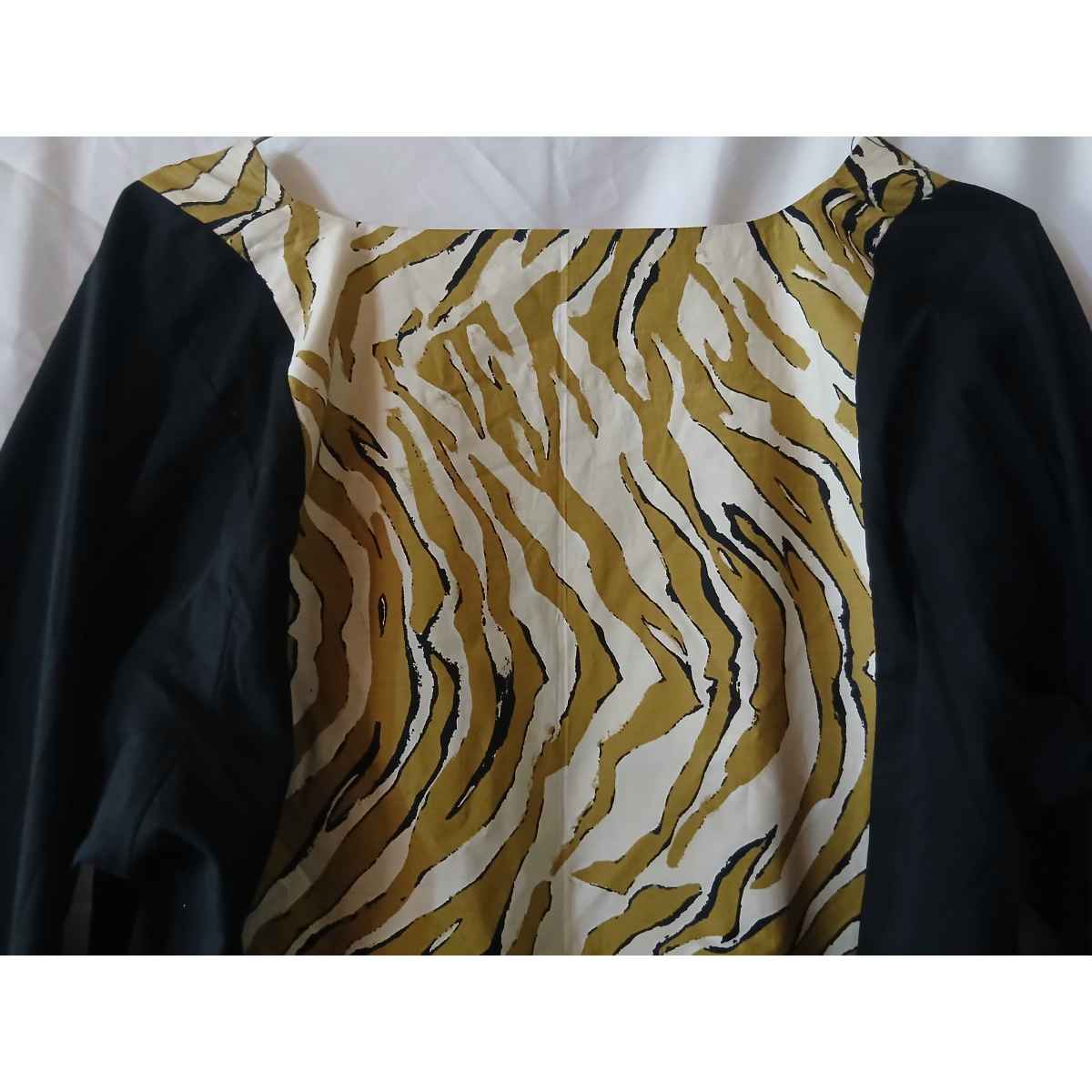 Robe lin noire femme chic avec wax beige doré, élégante soirée ou bureau