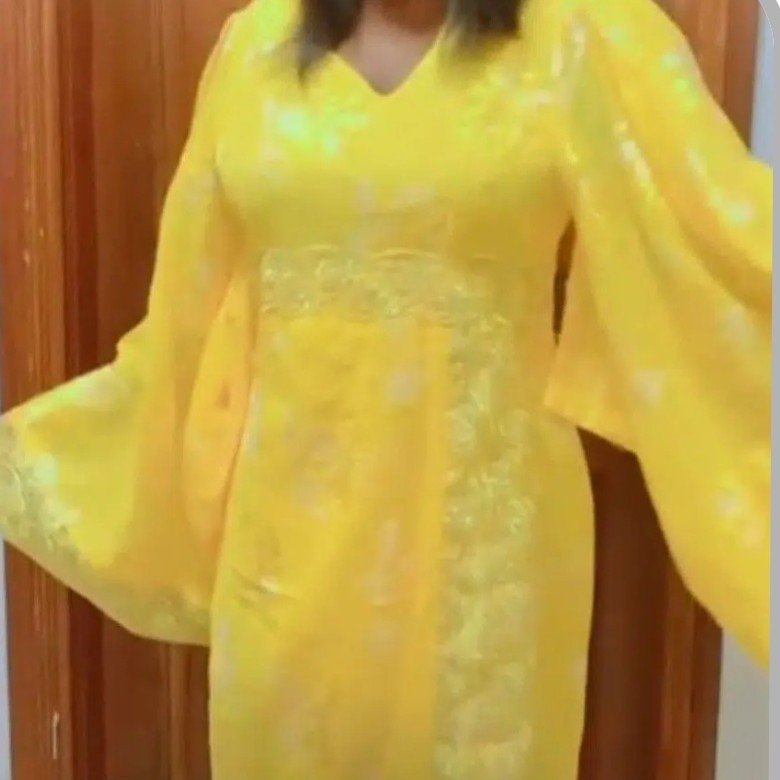 Robe femme jaune soleil avec manches évasées