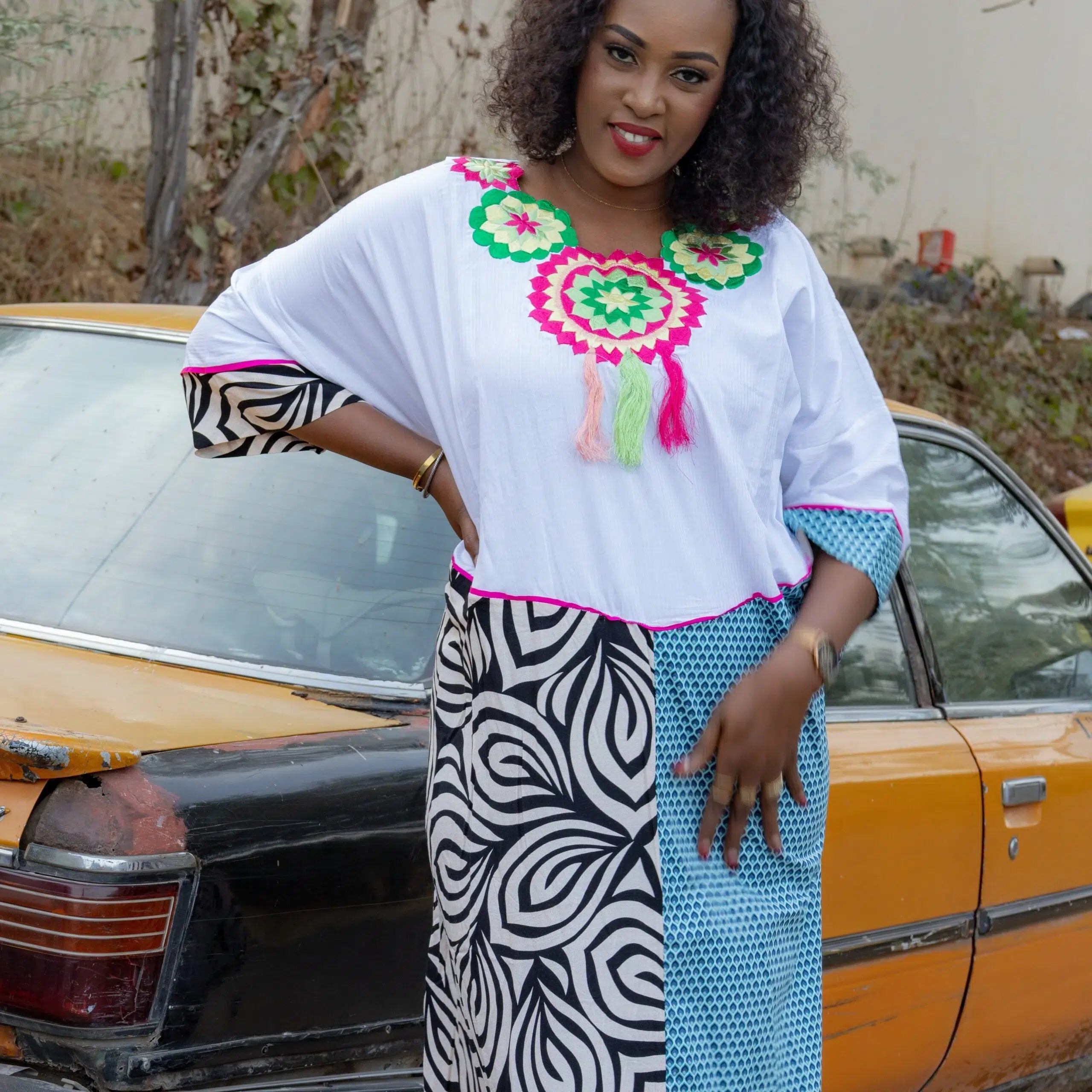 Kaftan Vibrant Harmony - Élégance Culturelle et Contemporaine