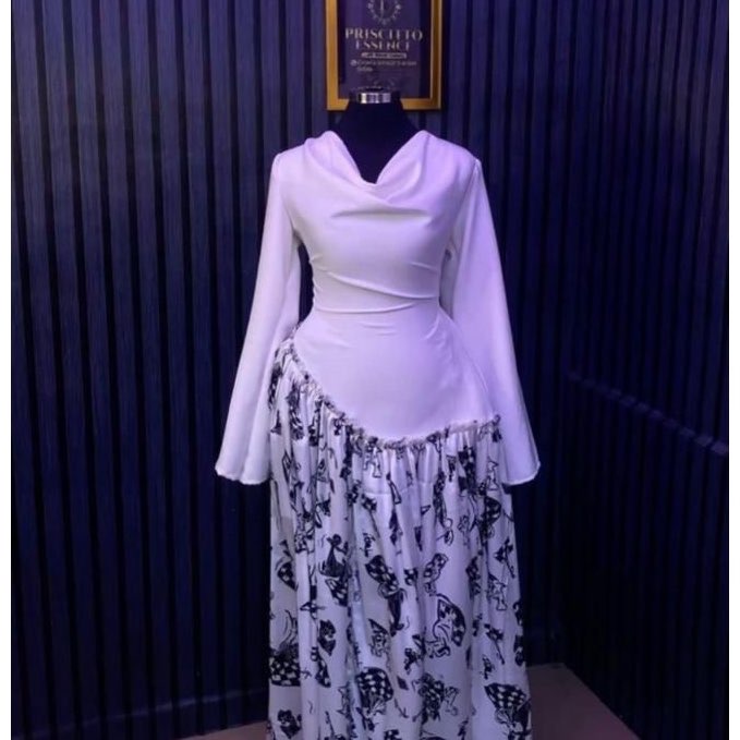 Robe Élégante Cowl-Neck en Noir et Blanc - Chic Moderne