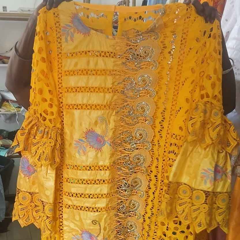 Robe bazin broderie femme élégante, robe africaine cérémonie ou soirée