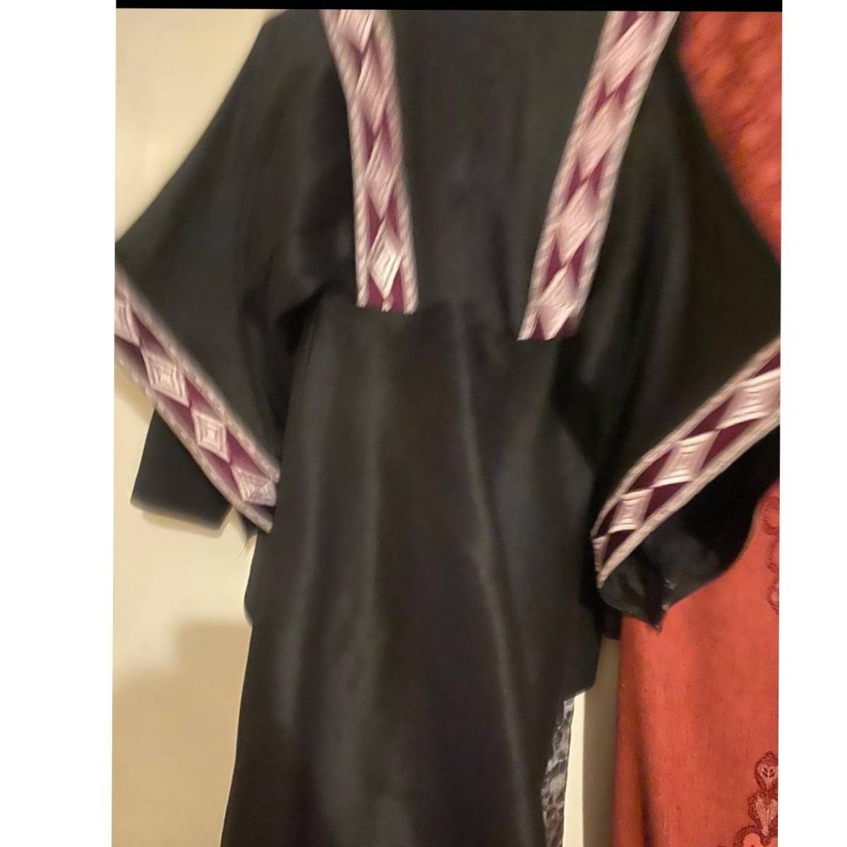 Abaya Élégance - Brocart Lin Coton Noir - Embellissements Traditionnels
