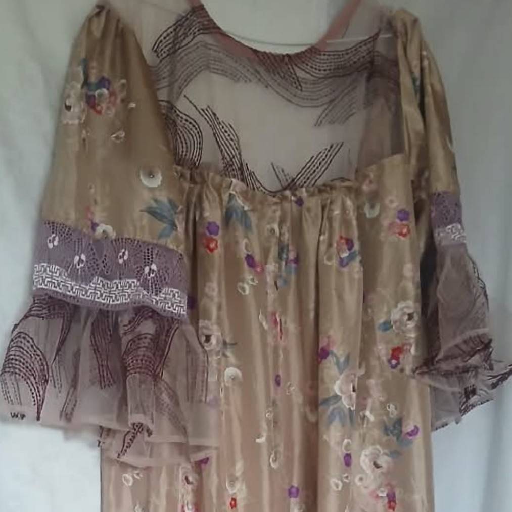 Robe longue bohème chic femme soie et dentelle élégante manches évasées