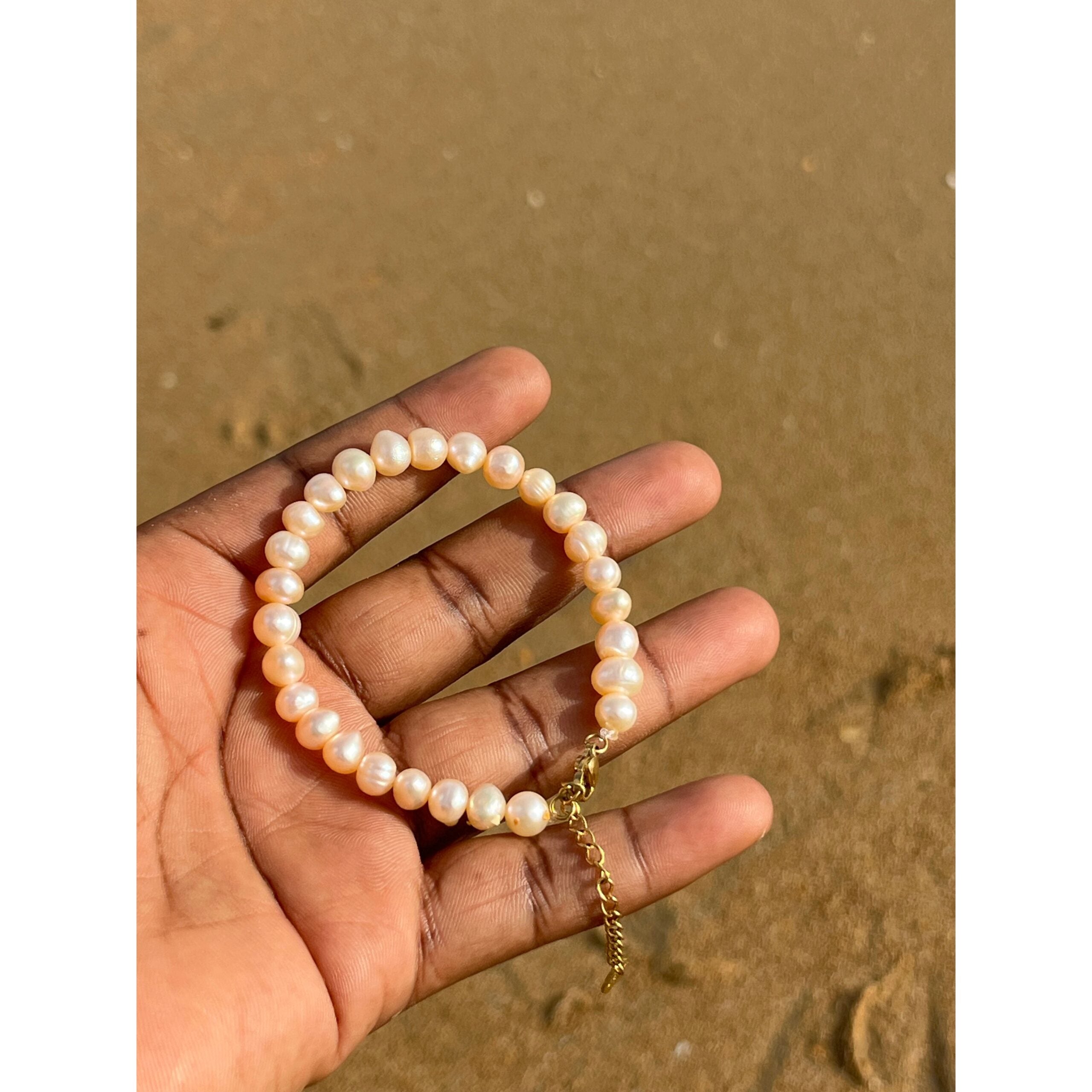 Bracelet perles de culture nacrées et acier doré