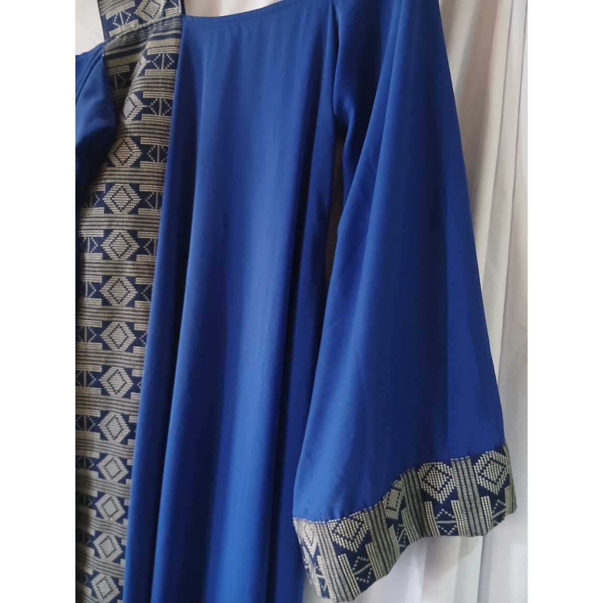 Robe en soie bleue femme Guerlain élégante, longue et chic cérémonie