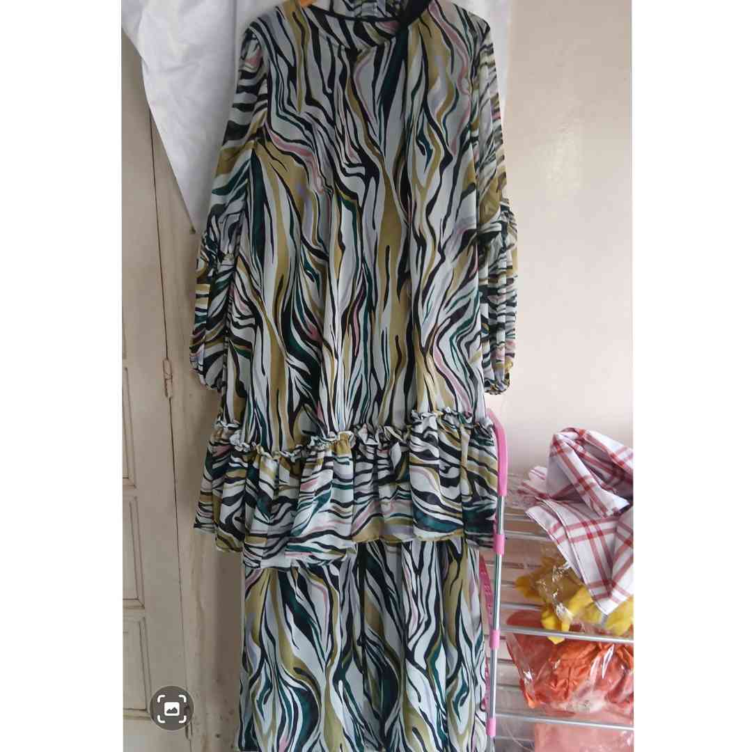 Robe femme blanche verte fleurette bohème chic été élégante manches longues