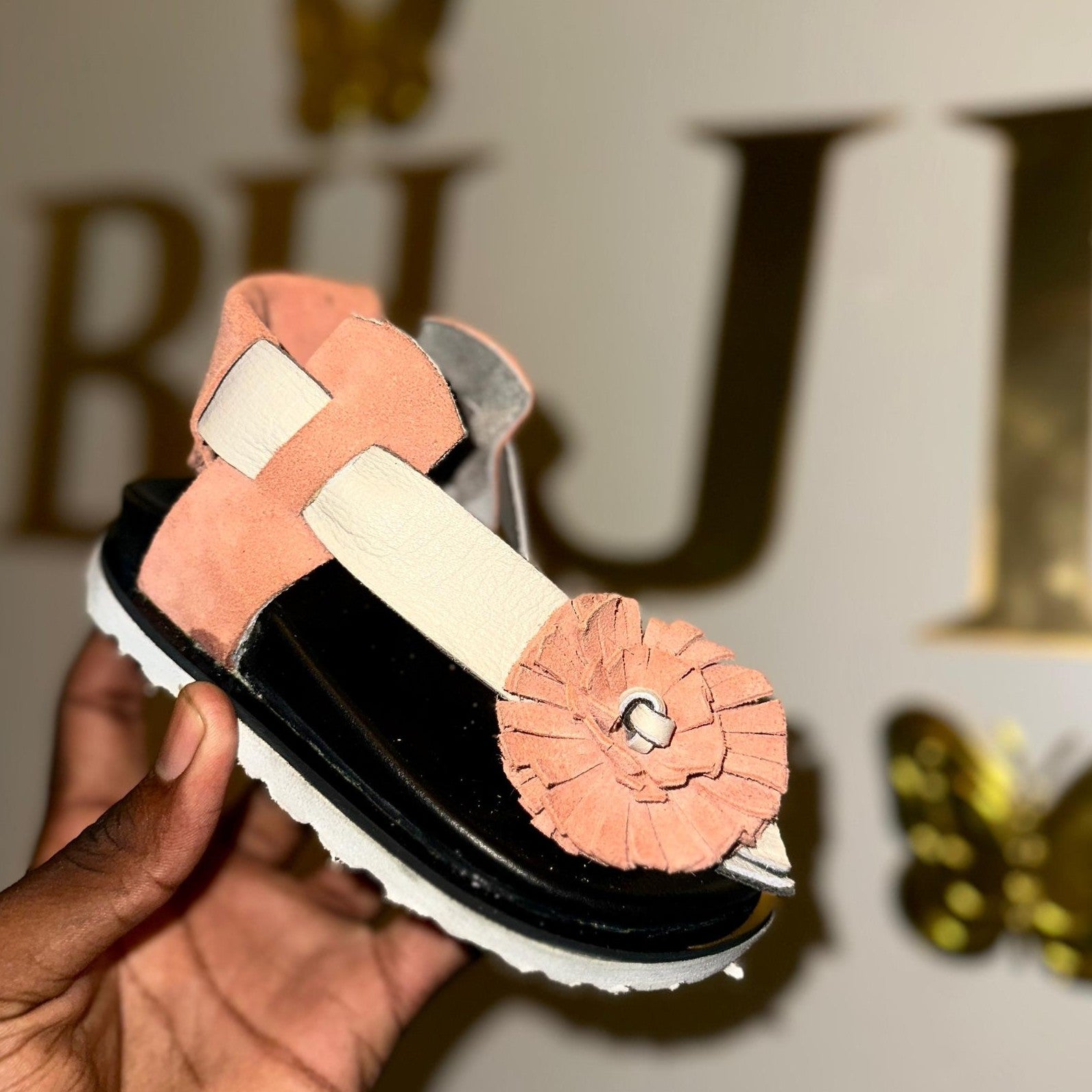 Sandales enfant cuir confort et robustesse artisanale