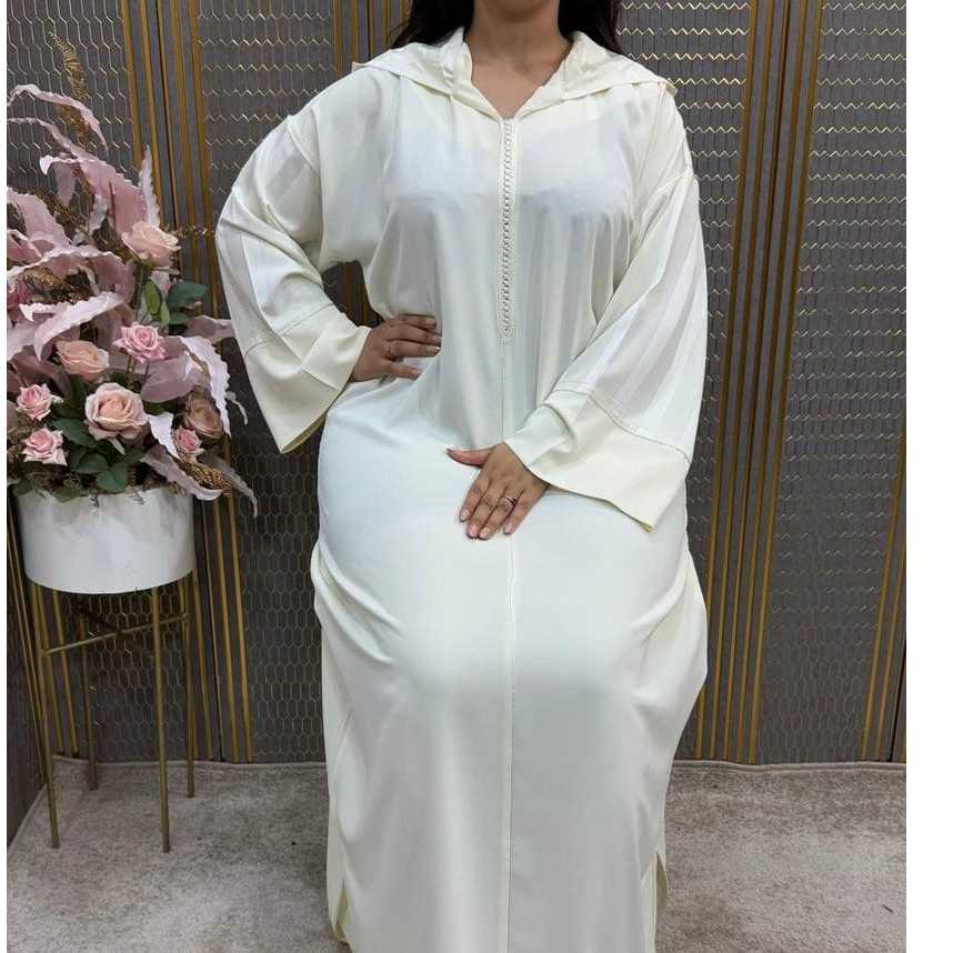 Djellaba femme moderne longue à capuche, confortable et élégante