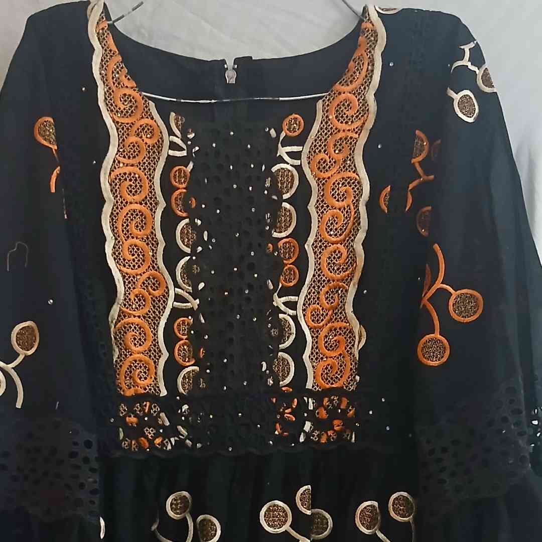 Robe brodée noire femme bohème chic longue, orange beige, élégante