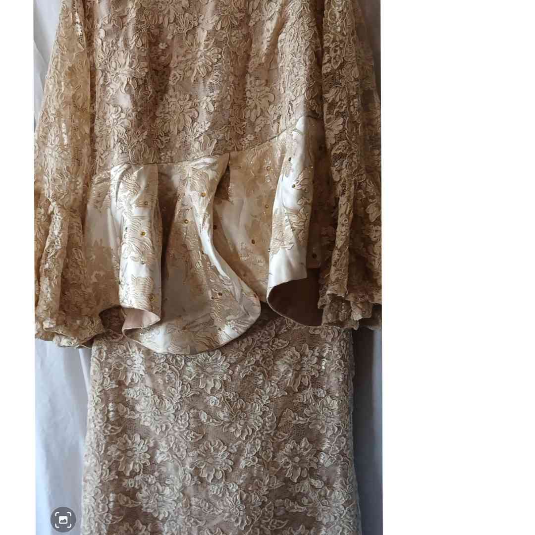 Ensemble jupe et haut dentelle beige chic