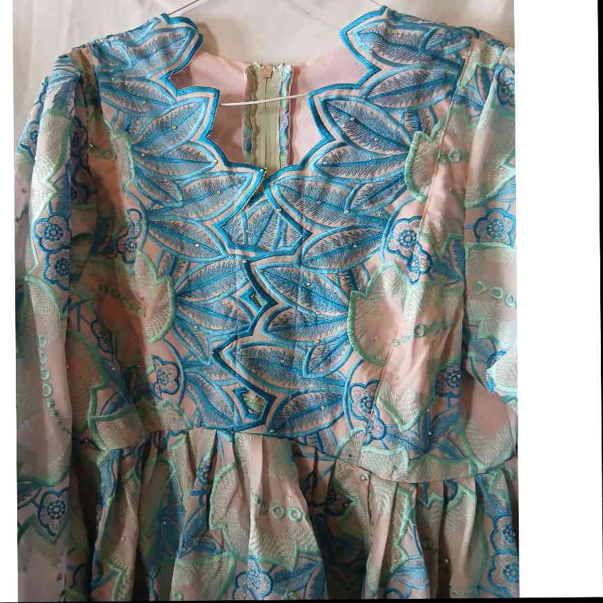 Ensemble jupe et haut brodé bleu femme, chic et élégant cérémonie