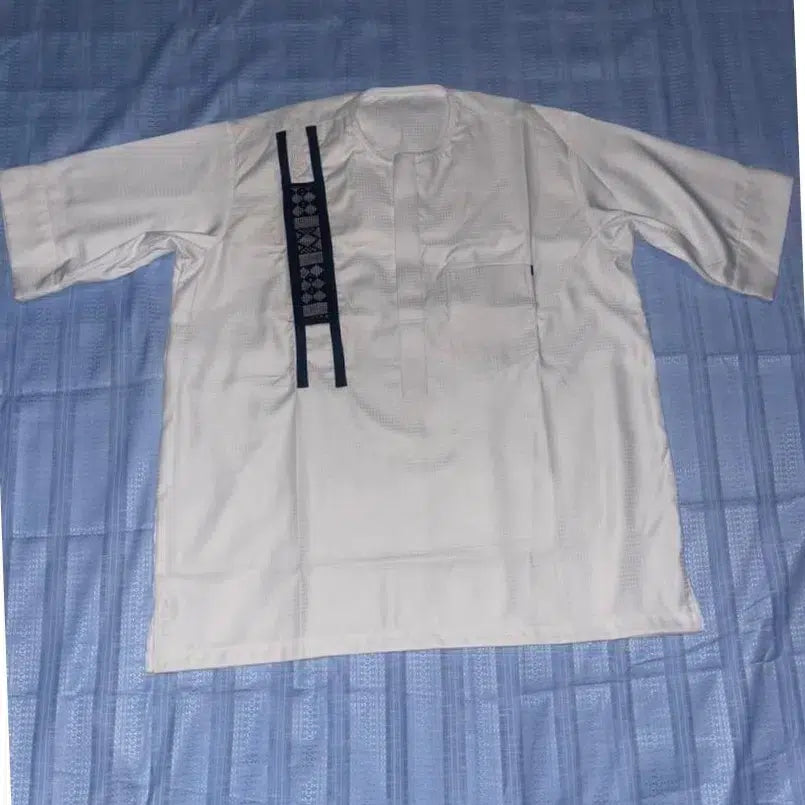 Chemise homme coton élégante – Tunique artisanale blanche motif noir