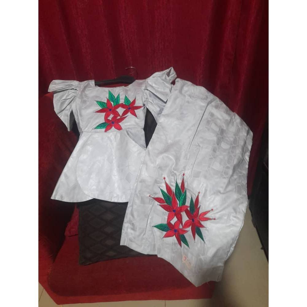 Ensemble bazin riche fille 9 ans gris clair, tenue africaine cérémonie élégante