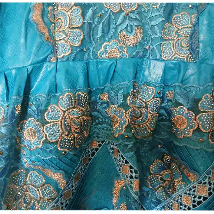 Robe bleu turquoise dentelle élégante, bazin brodé, cérémonie ou soirée