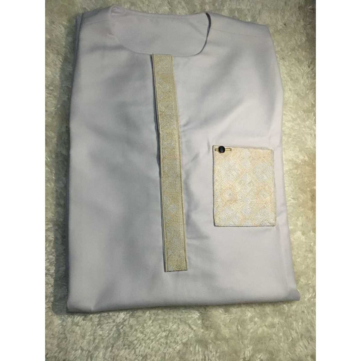 Chemise homme élégante blanche dorée, coton brodé, style classique cérémonie