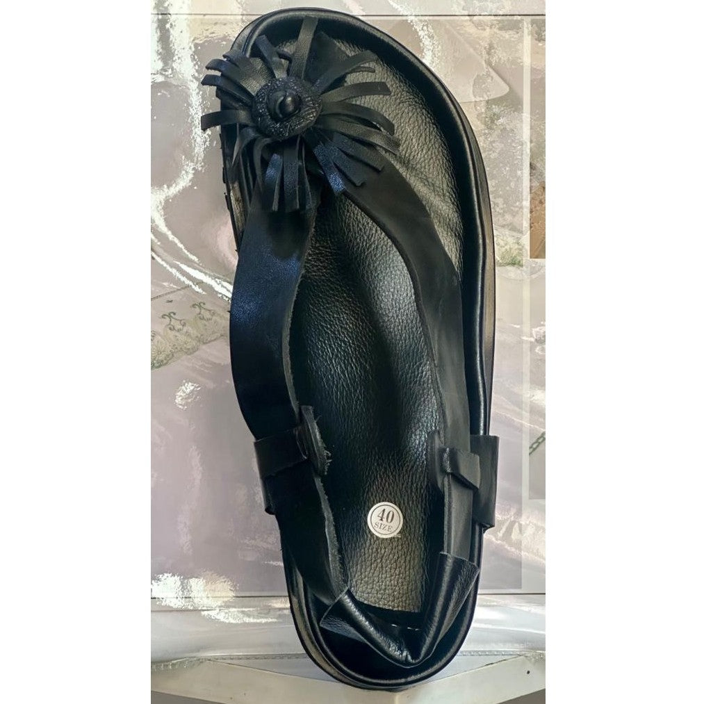 Sandale femme cuir noir artisanale fleur