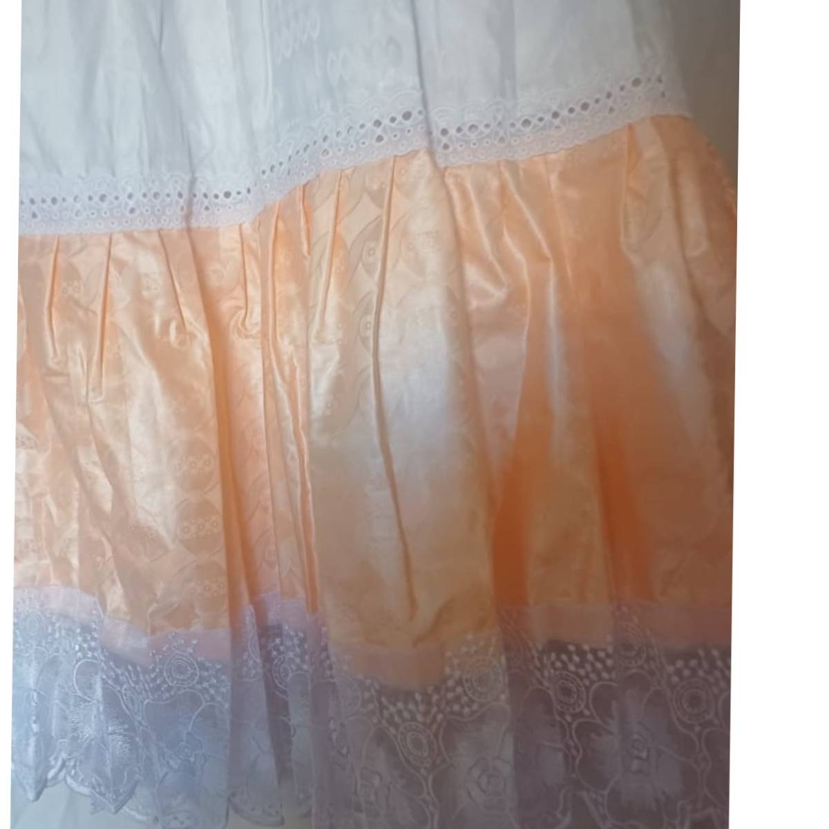 Robe petite fille cérémonie satin dentelle, motif chat et lapin pastel chic