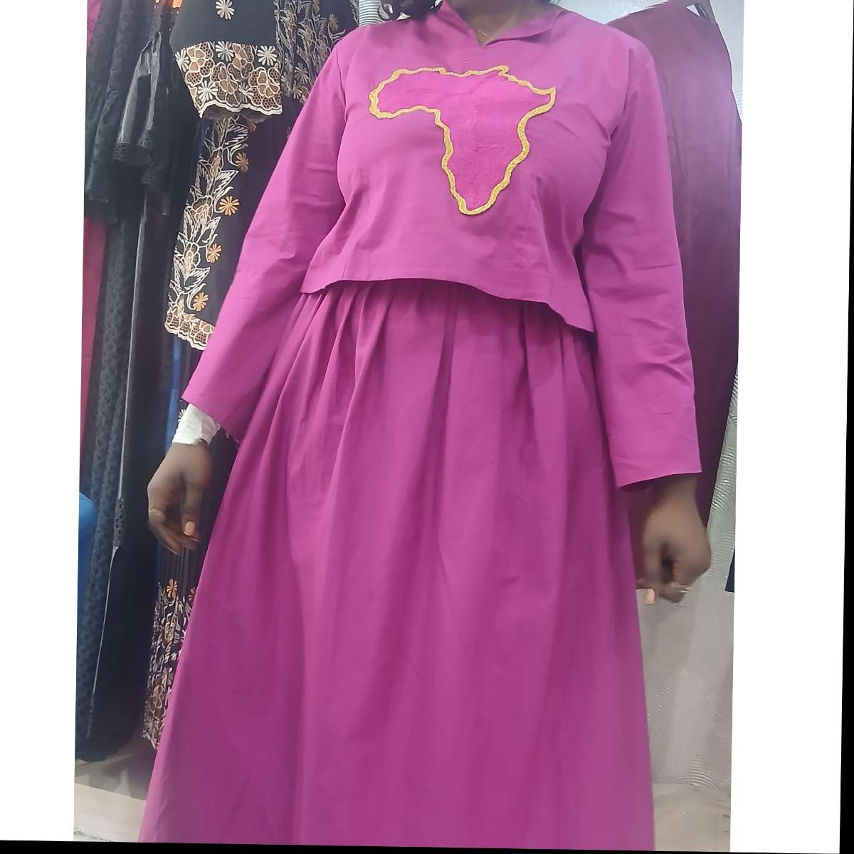 Ensemble jupe et haut rose élégant – tenue africaine moderne femme chic