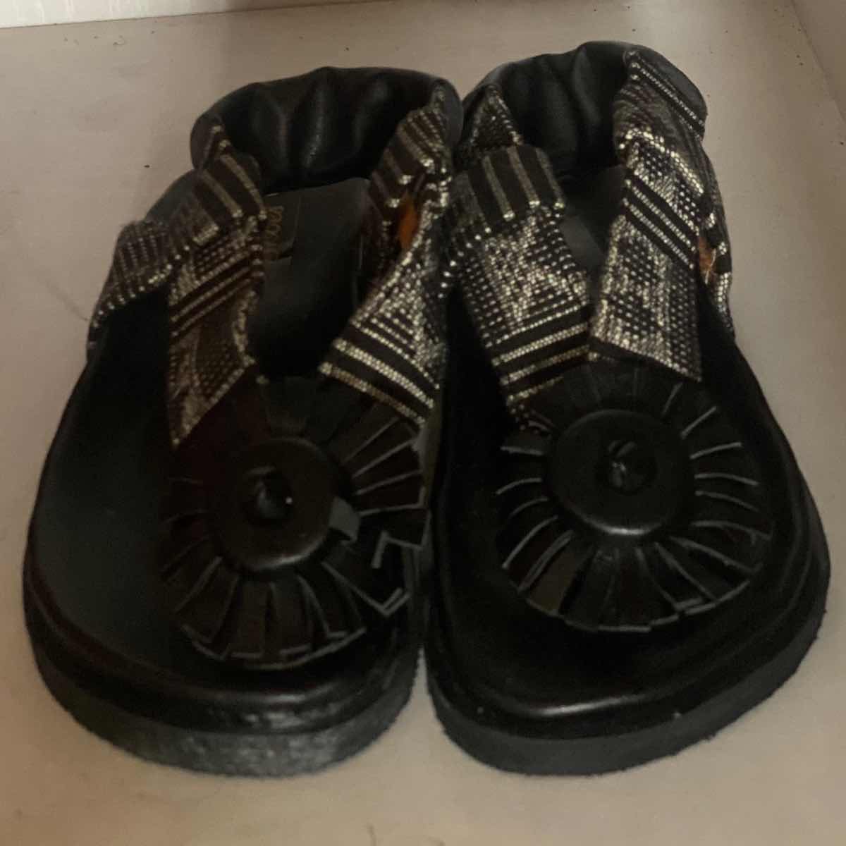 Chaussures enfant en cuir noir et pagne tissé (taille 37)