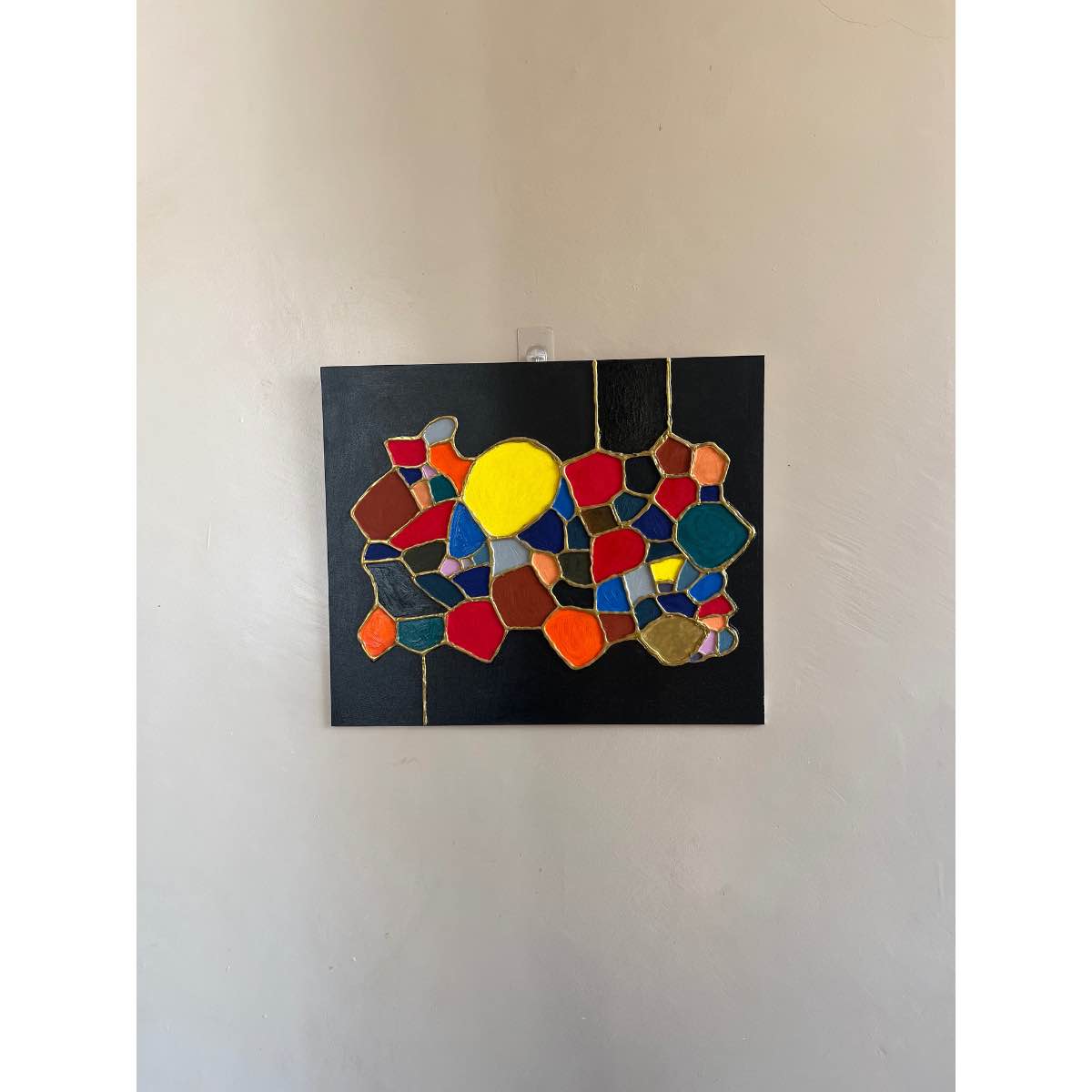 Tableau Abstrait Multicolore sur Fond Bleu Nuit