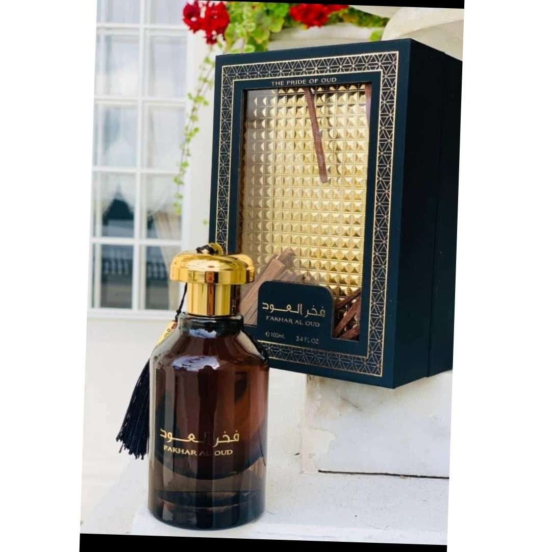 Vêtements locales traditionnel, des parfums locaux, vente poulet de chair