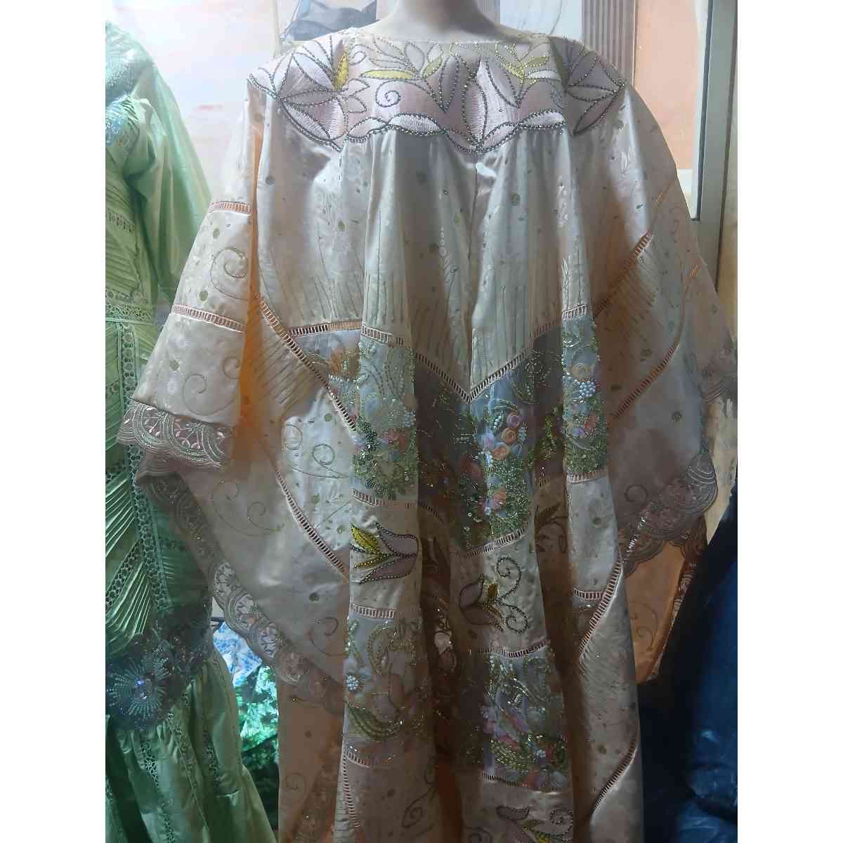 Boubou saumon orange clair avec garnitures multicolores exclusif