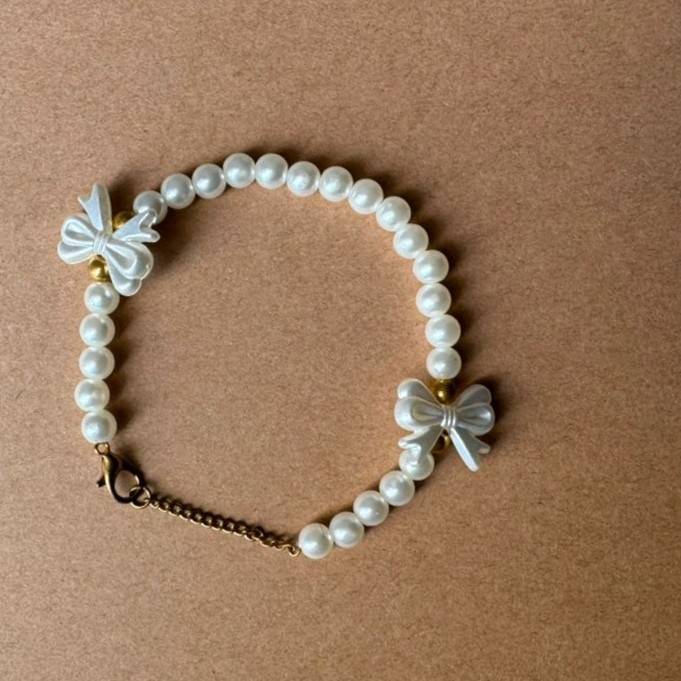 Bracelet Charme en Perles Faux - Élégance Intemporelle