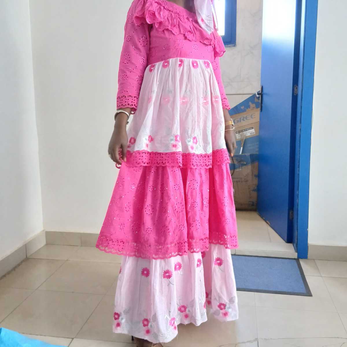 Robe voile brodée rose longue bohème chic femme, élégante et fleurie