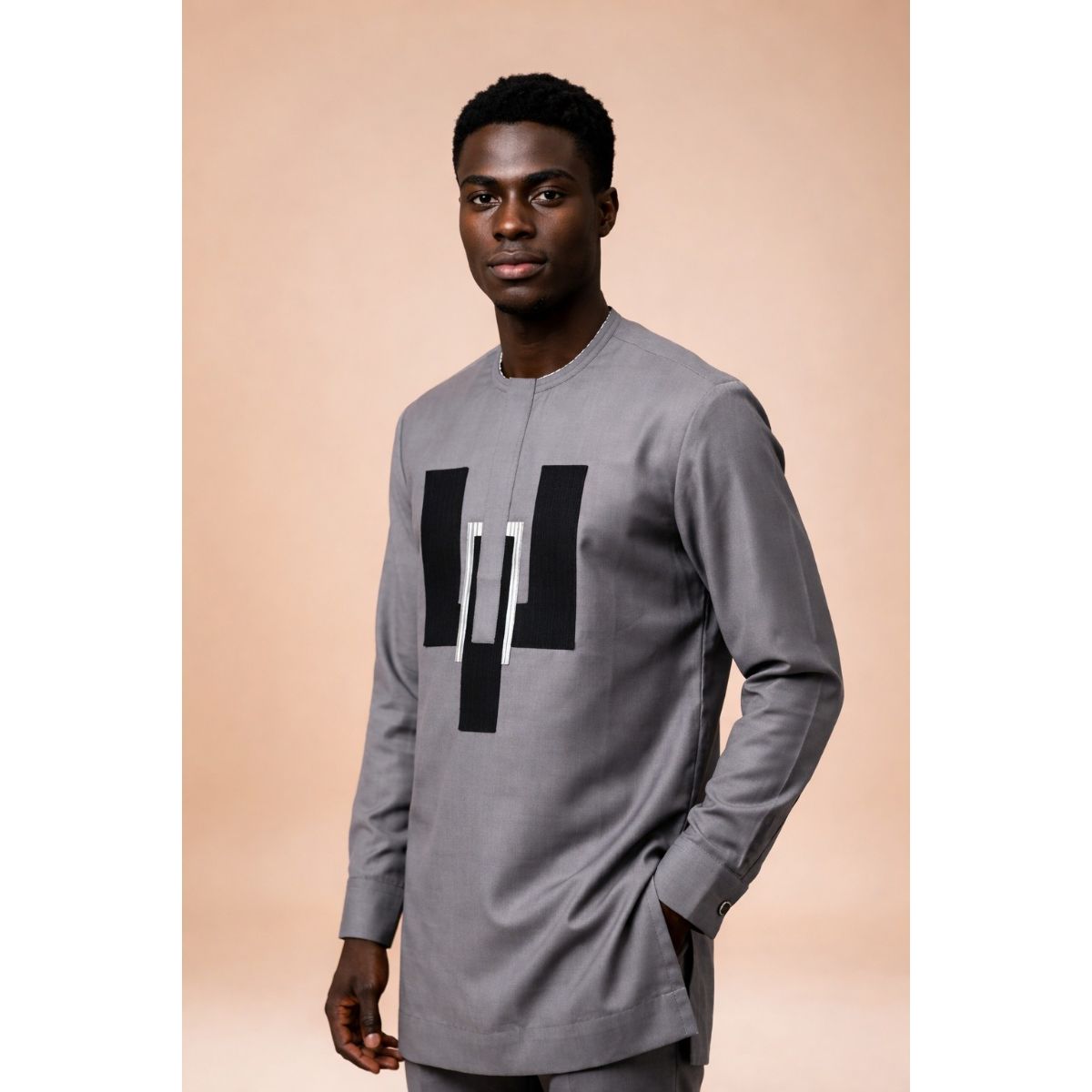 Chemise homme élégante grise motif géométrique, col mao, coton ajusté