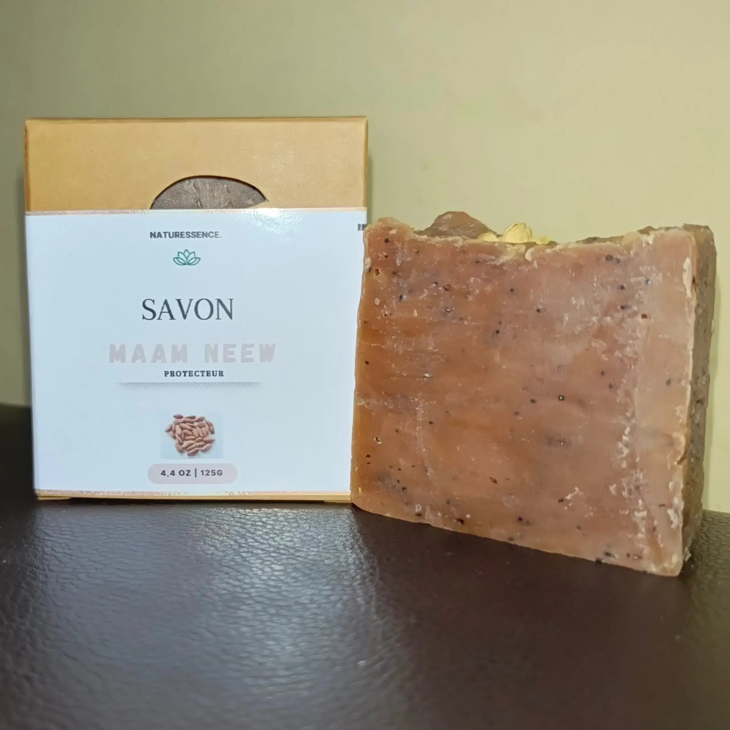 Savon visage anti-âge naturel Maam Neew au pommier Cayor – Peau mature douce