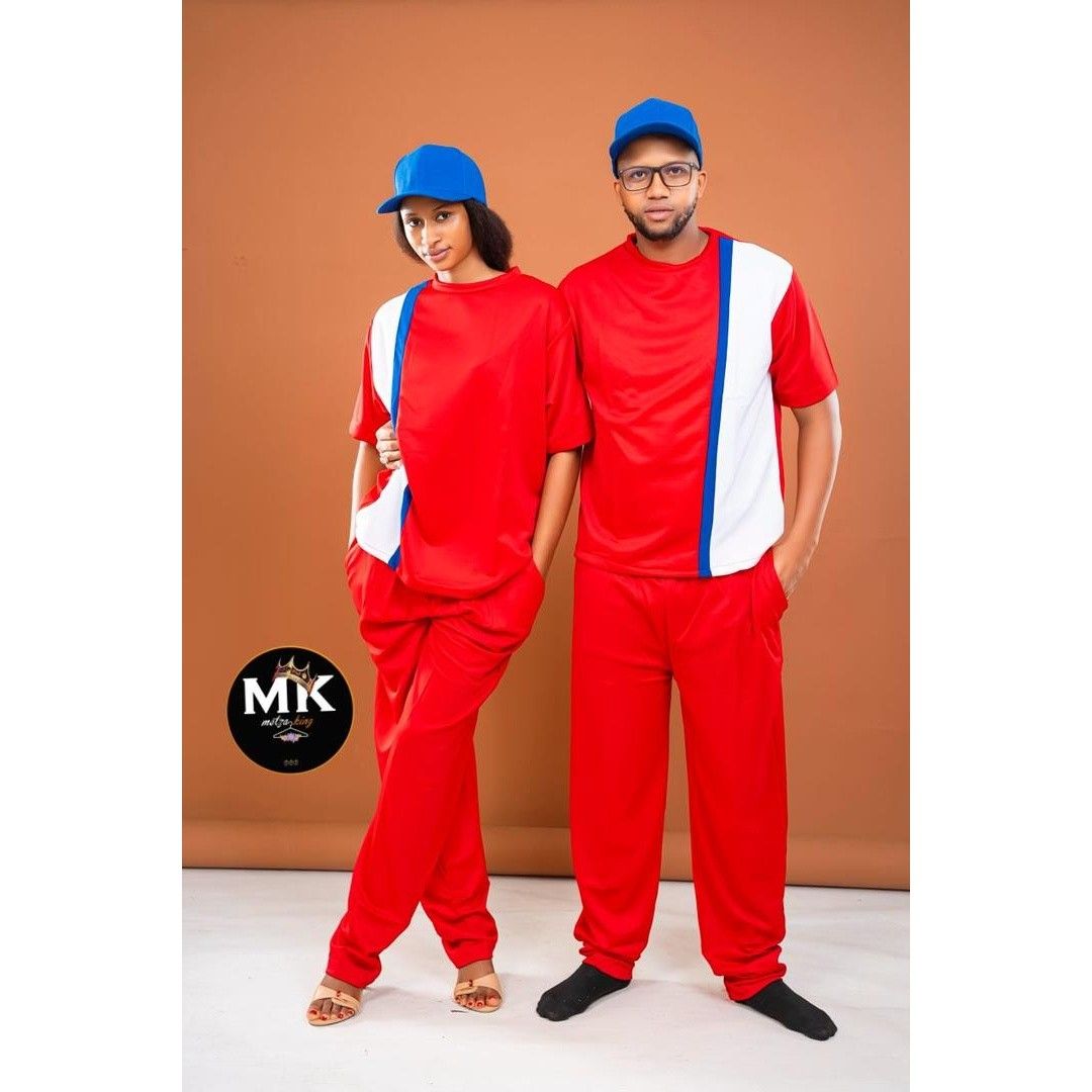 Ensemble assorti homme et femme en rouge bordeau