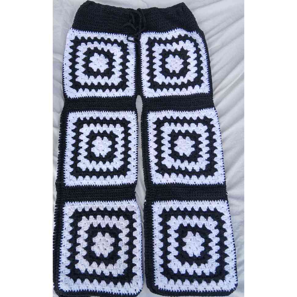 Ensemble crocheté unisexe noir et blanc – Pantalon cargo et chemise faits main