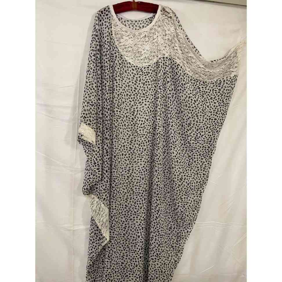 Robe longue imprimé léopard femme tigré noir et blanc avec dentelle chic