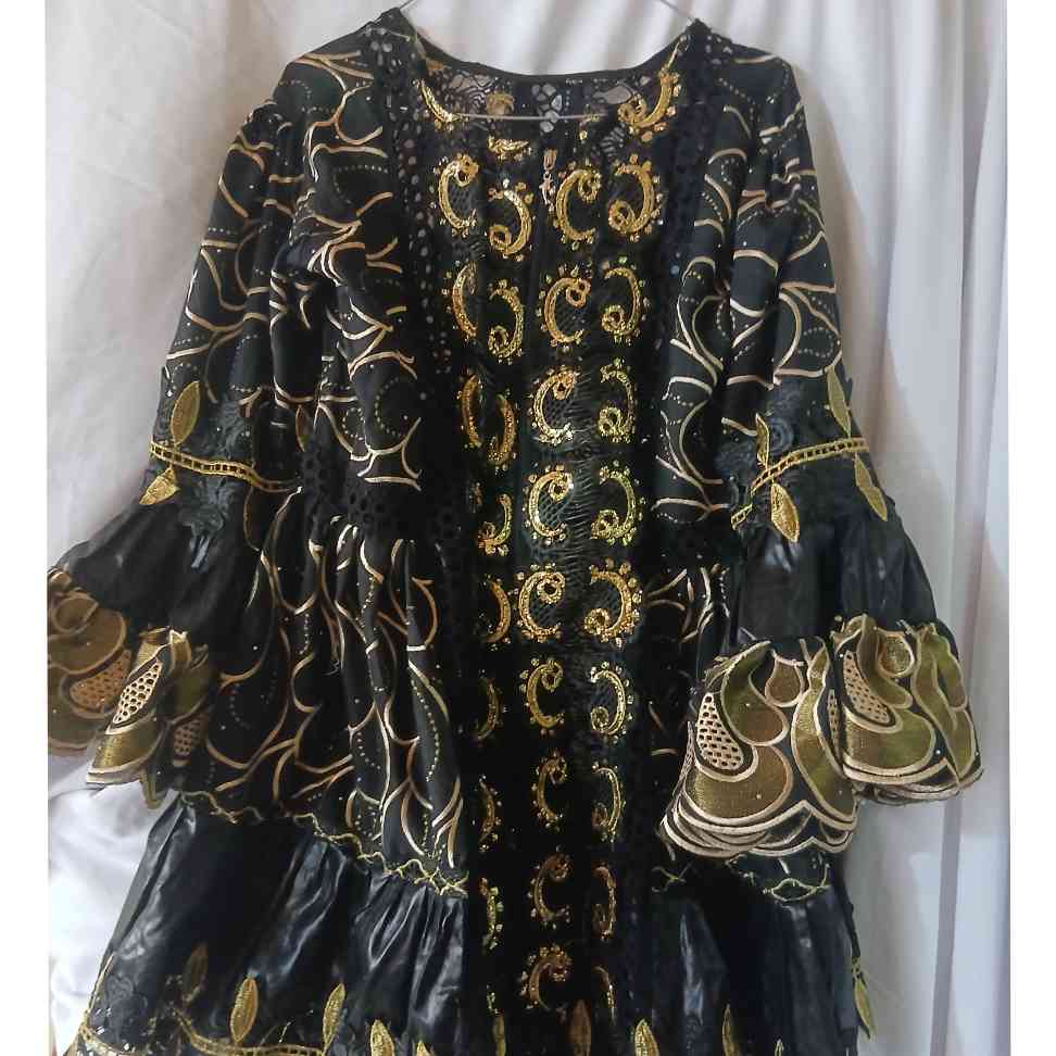 Ensemble bazin thioup femme noir brodé doré, tenue africaine élégante
