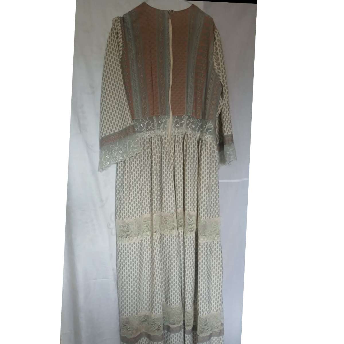 Robe longue bohème chic femme en soie et dentelle, manches longues élégante