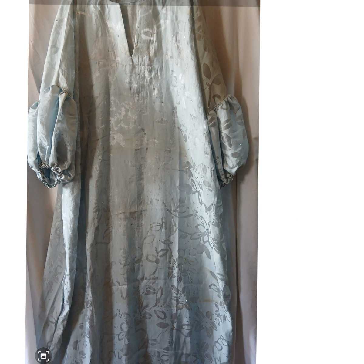 Robe tunique bohème en bleue avec fleurs grises