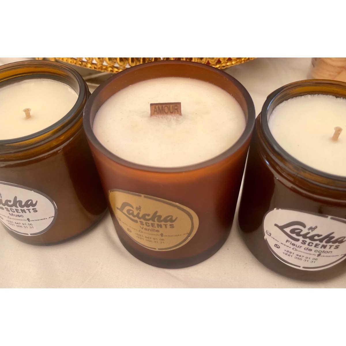 Bougie d'ambiance artisanale parfumée, cire naturelle et fleurs séchées