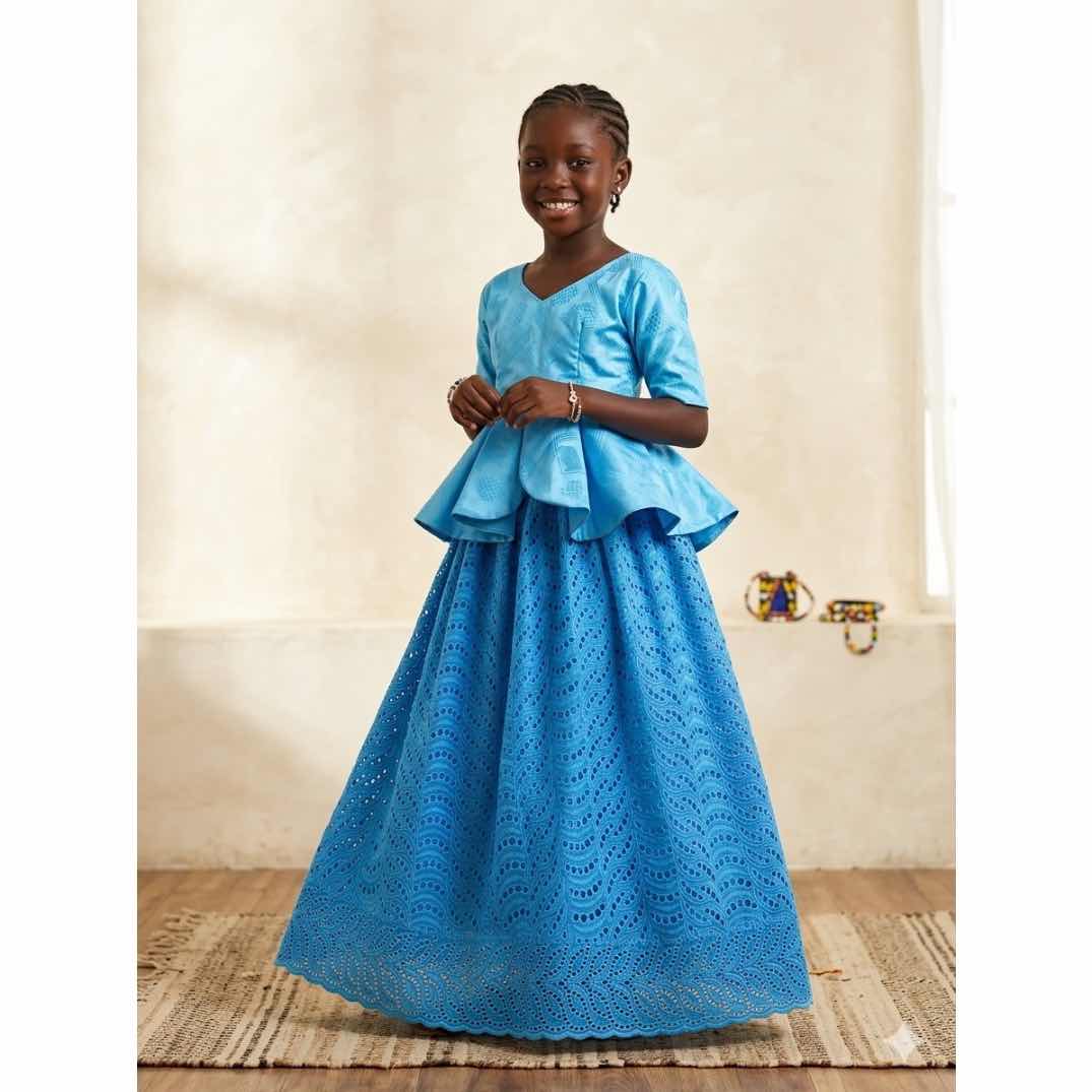 Robe basin fille bleue brodée élégante, cérémonie et fête enfant