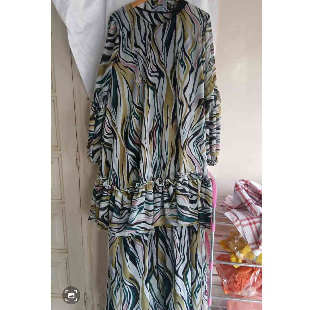 Robe femme blanche verte fleurette bohème chic été élégante manches longues