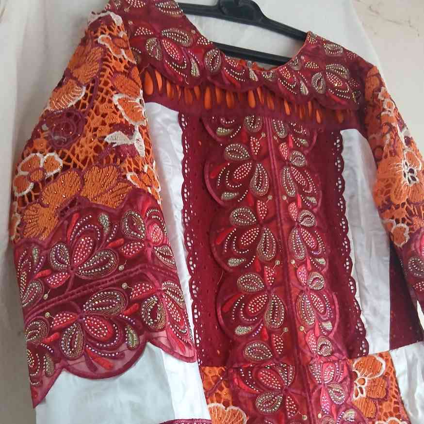 Ensemble femme en geztner et guipure pour un look élégant
