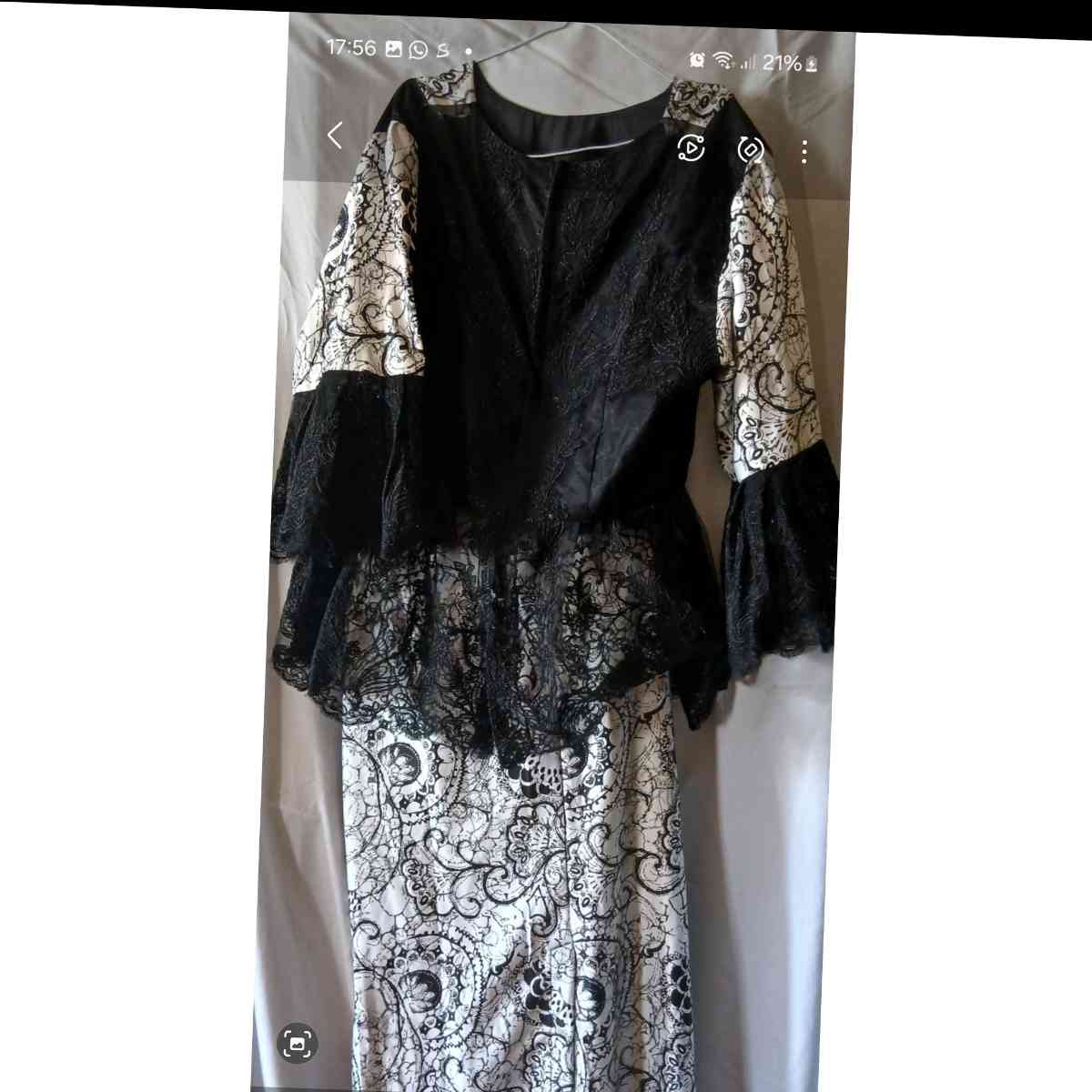 Ensemble jupe et haut en dentelle soie noir et blanc