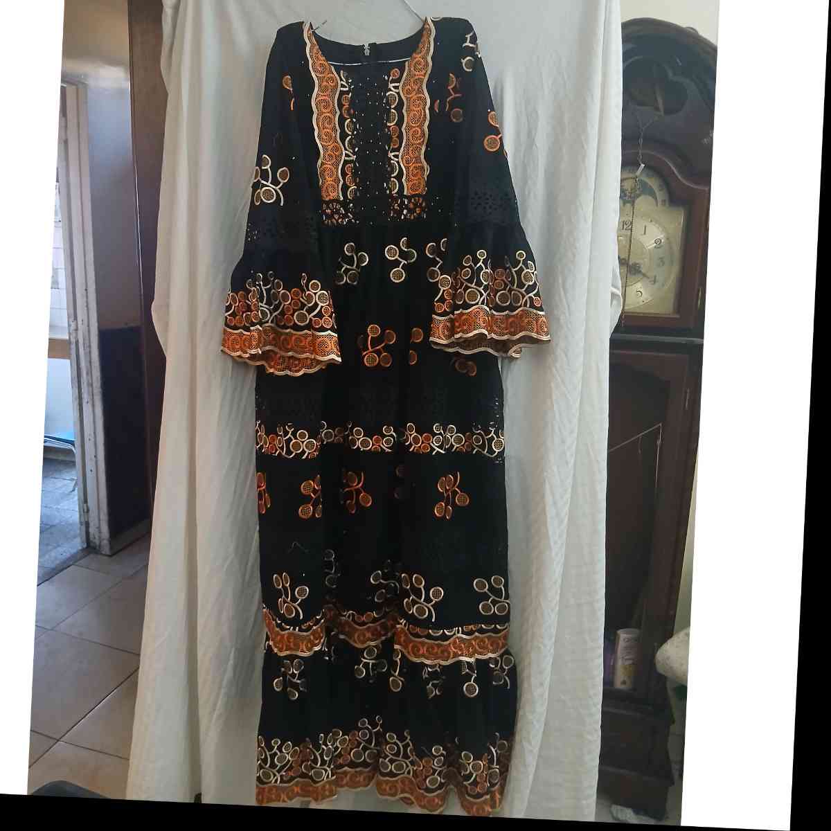 Robe brodée noire femme bohème chic longue, orange beige, élégante