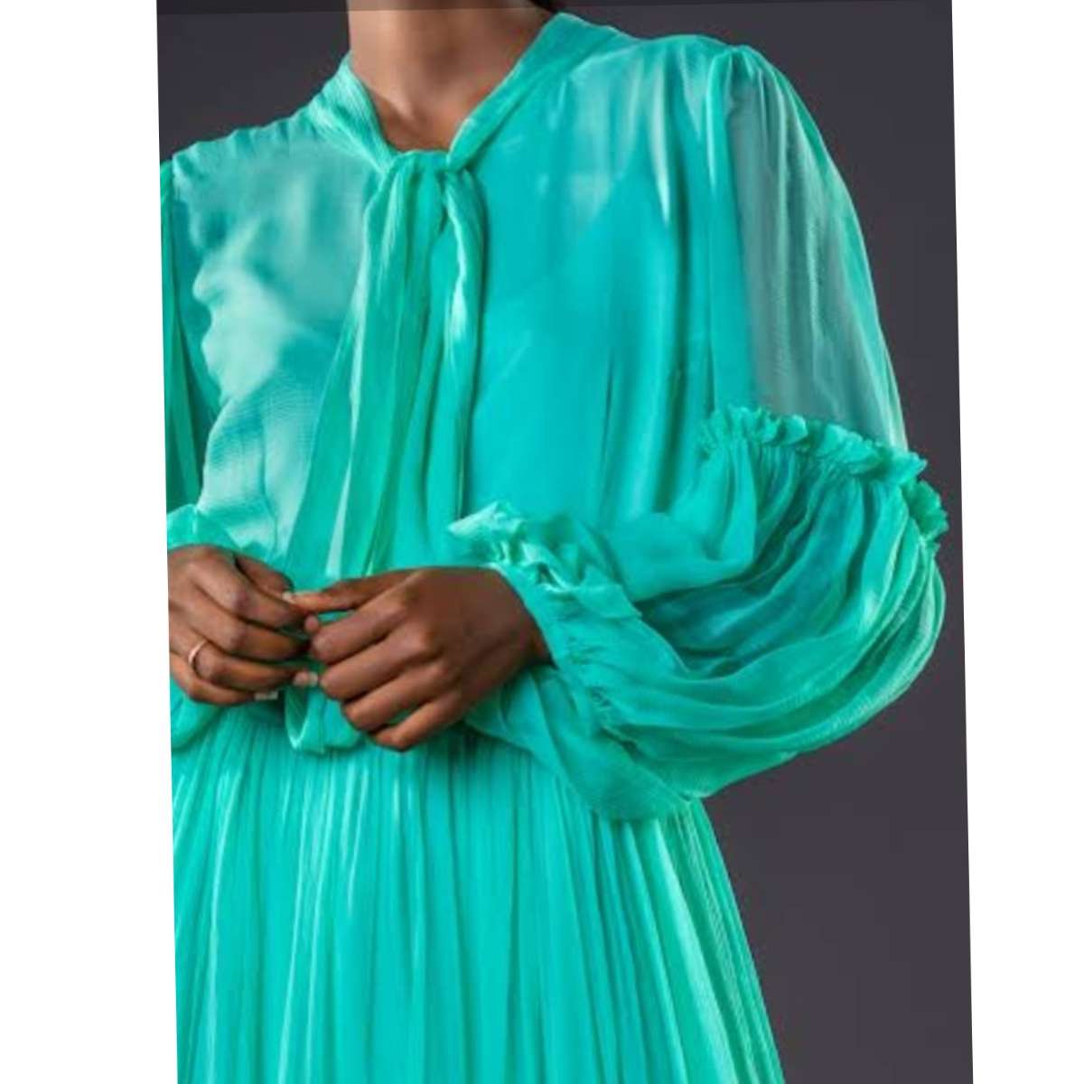 Robe femme mousseline longue élégante, fluide, manches transparentes, col nœud