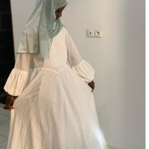 Robe brodée blanche femme longue et ample