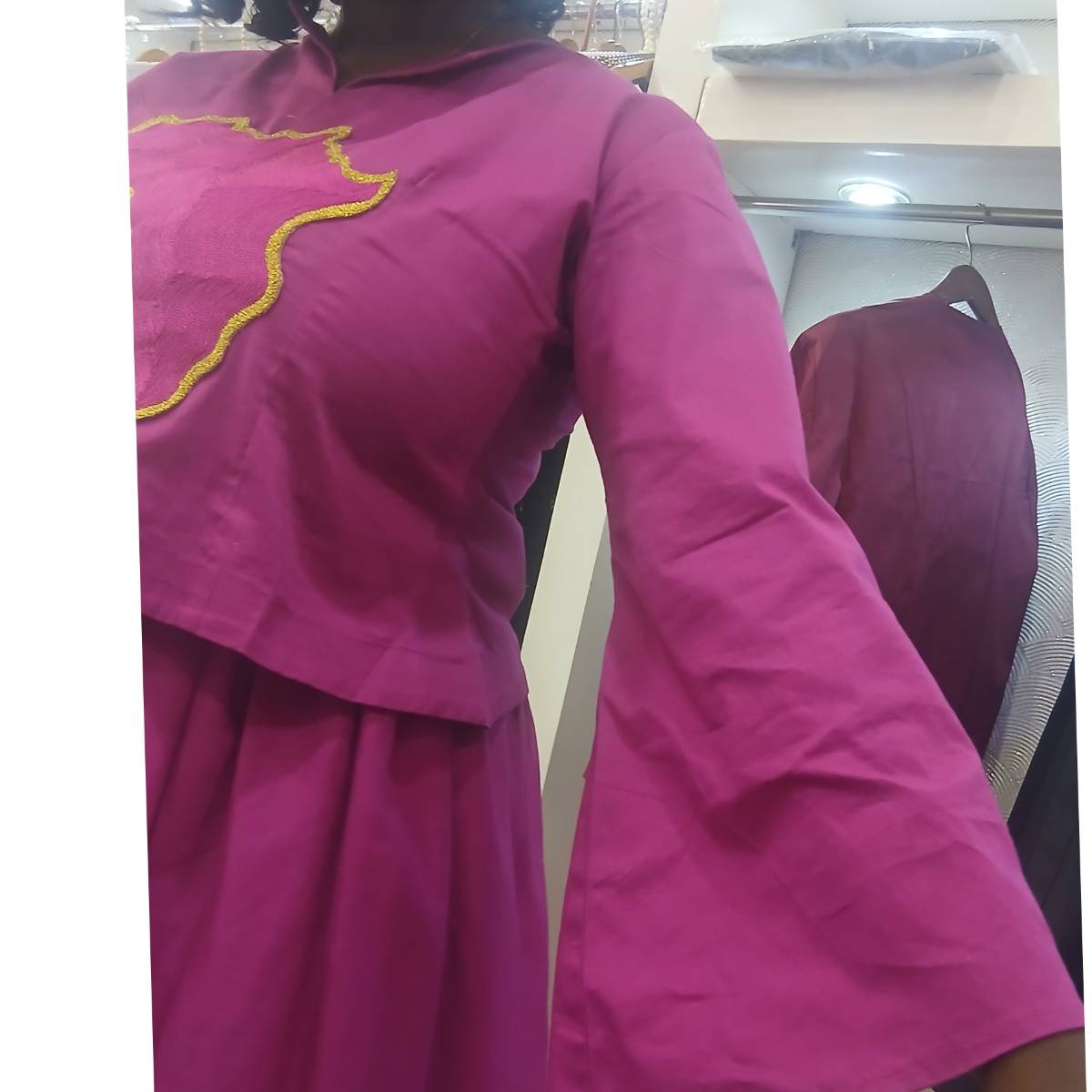 Ensemble jupe et haut rose élégant – tenue africaine moderne femme chic