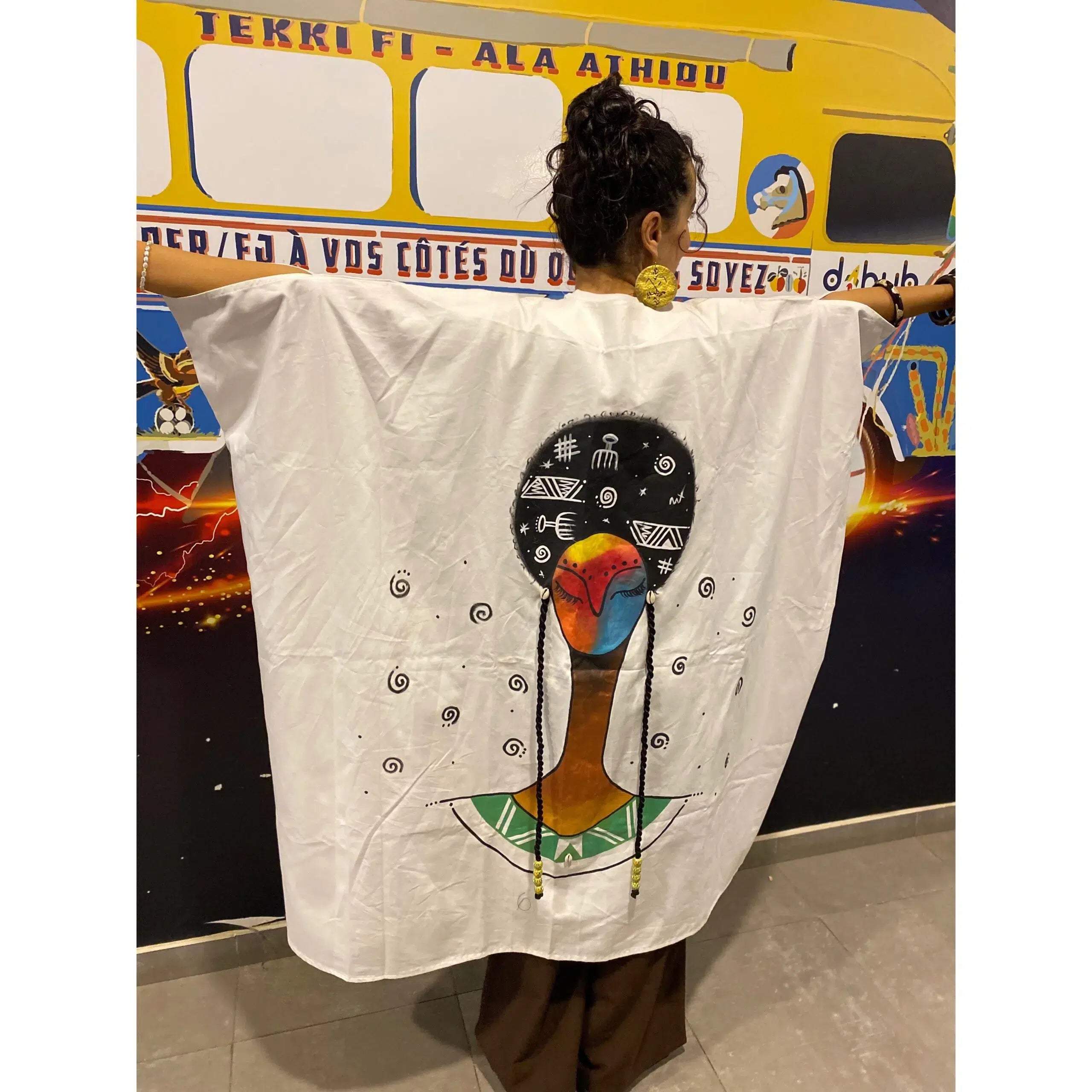 Kimono ample blanc pour femme peint à la main design africain